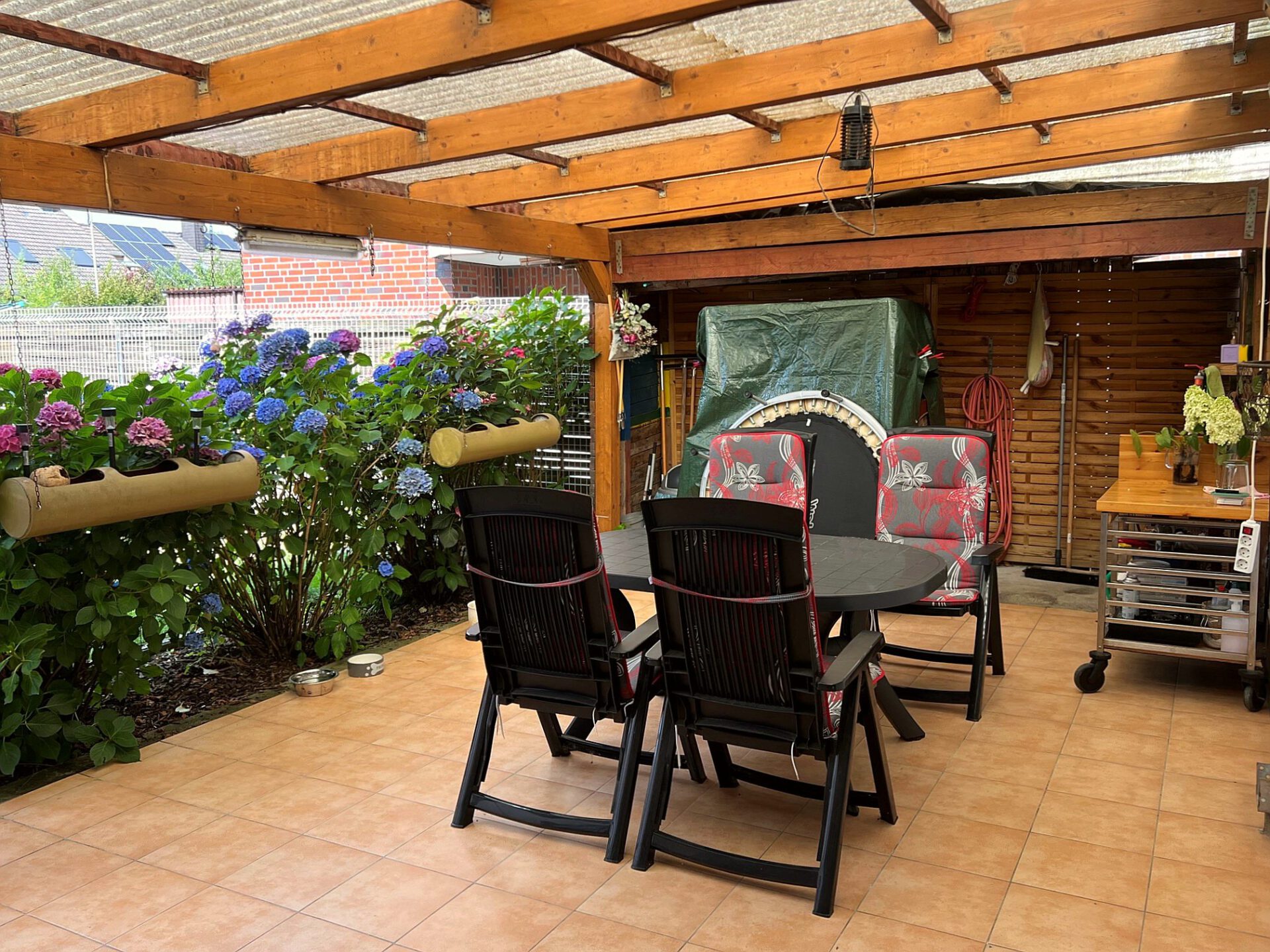 überdachte Terrasse