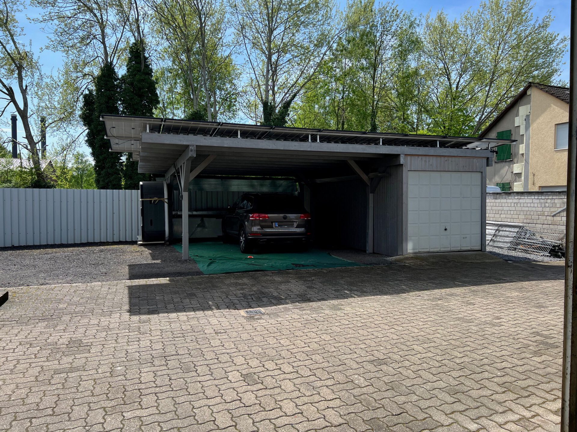 Doppelcarport und Garage